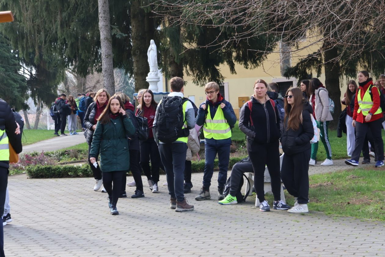 križni put mladih (22) križni put mladih (22)