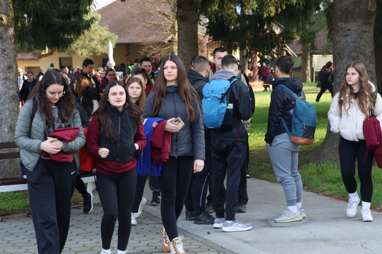 križni put mladih (45) križni put mladih (45)