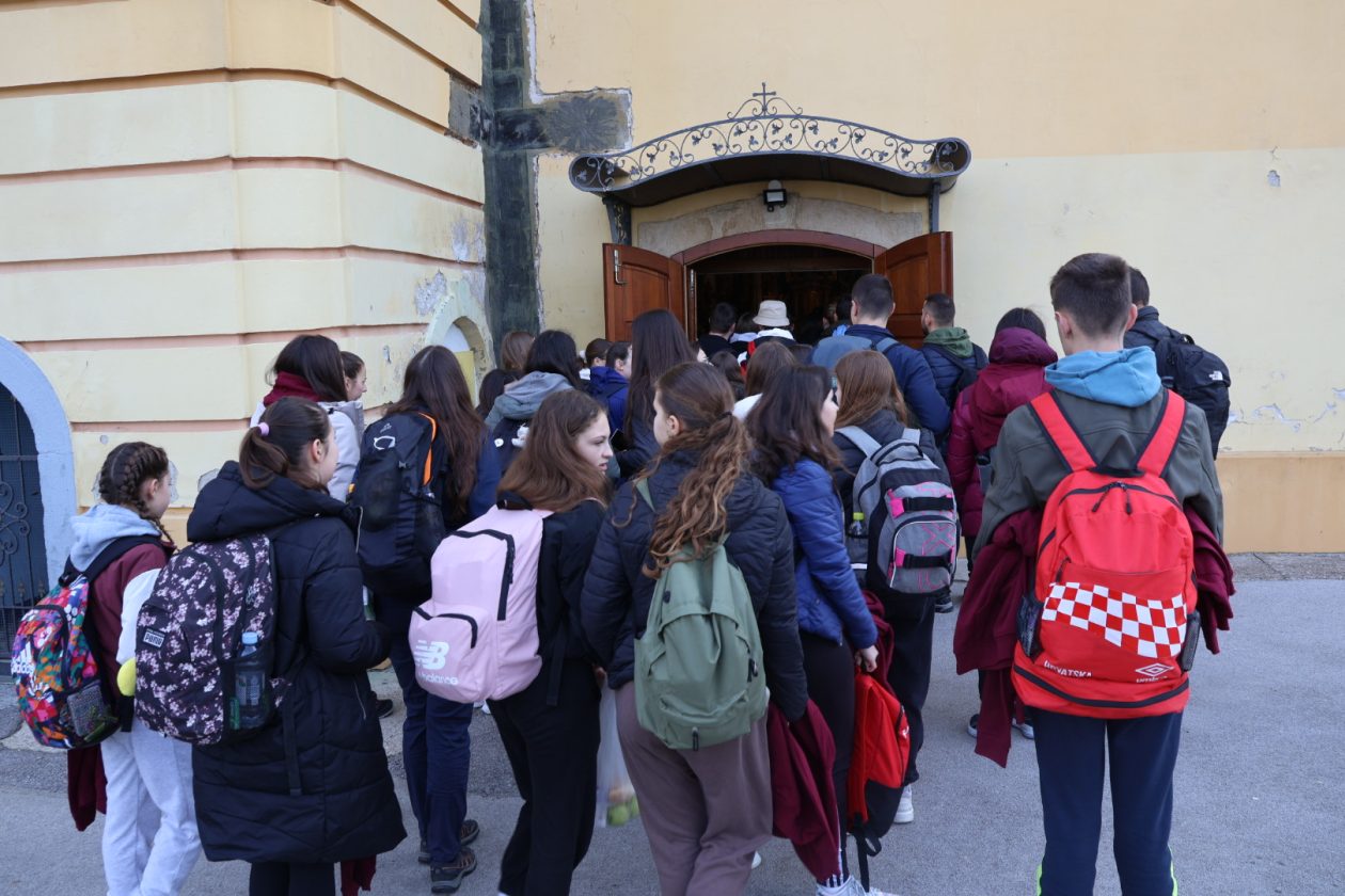 križni put mladih (49) križni put mladih (49)