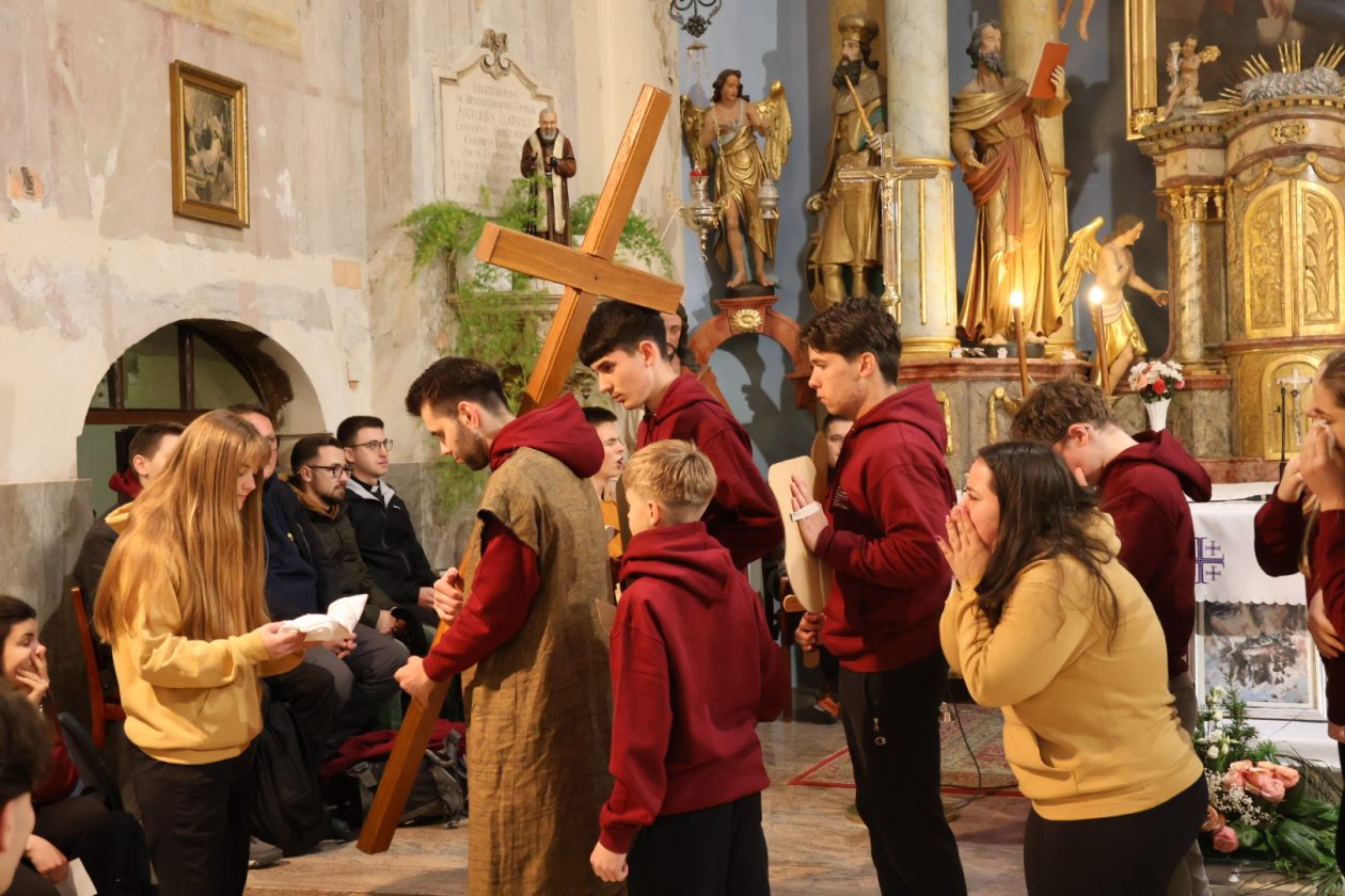 križni put mladih (8) križni put mladih (8)