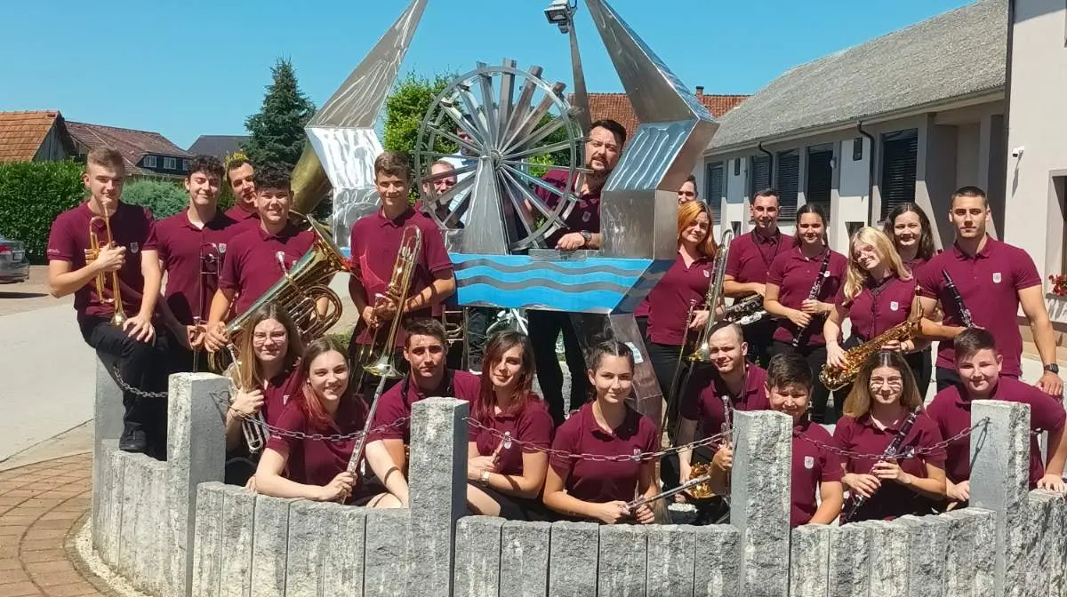 limena glazba podturen (1) limena glazba podturen (1)