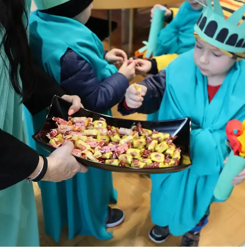 male maškare (4) male maškare (4)