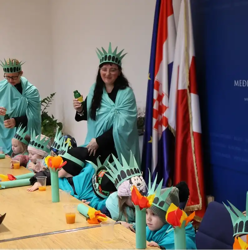 male maškare (8) male maškare (8)