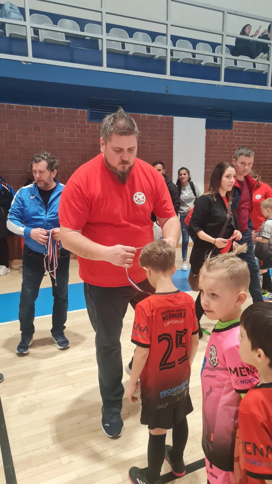 mali nogometaši (109) mali nogometaši (109)