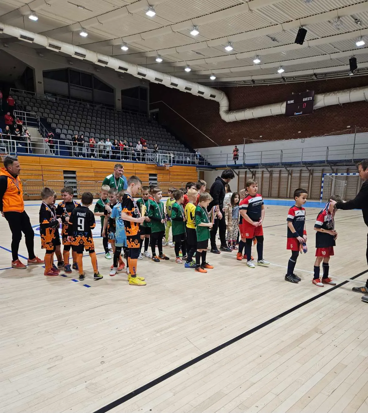 mali nogometaši (12) mali nogometaši (12)