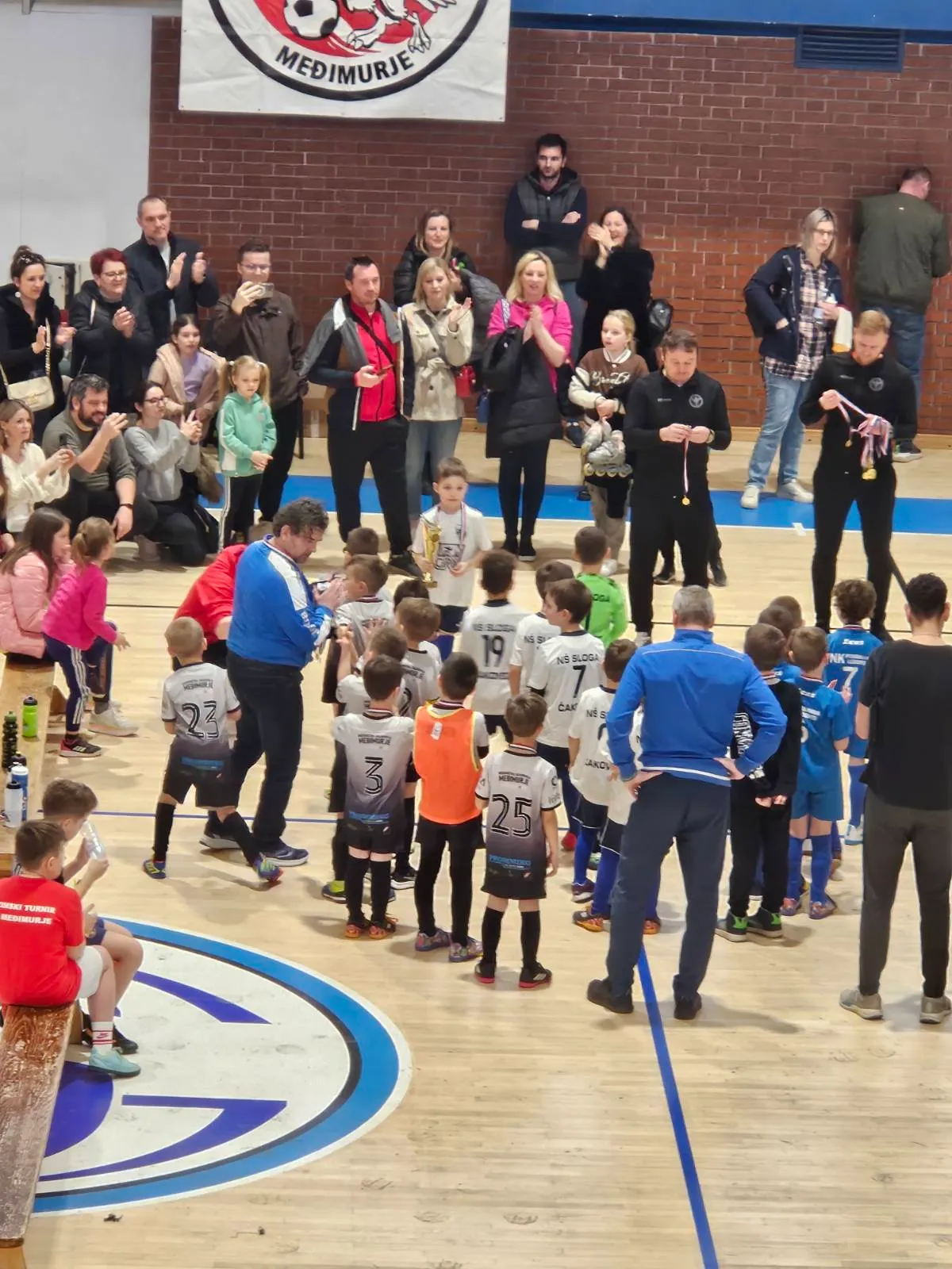 mali nogometaši (16) mali nogometaši (16)