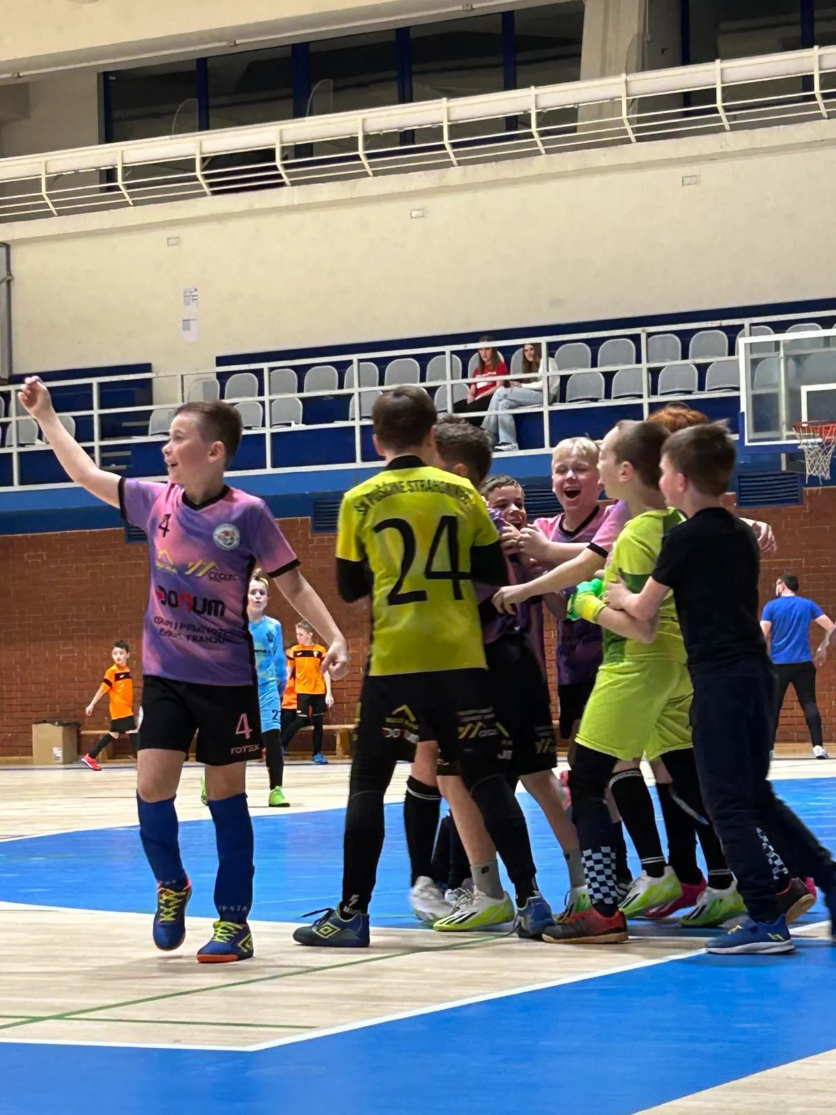 mali nogometaši (61) mali nogometaši (61)