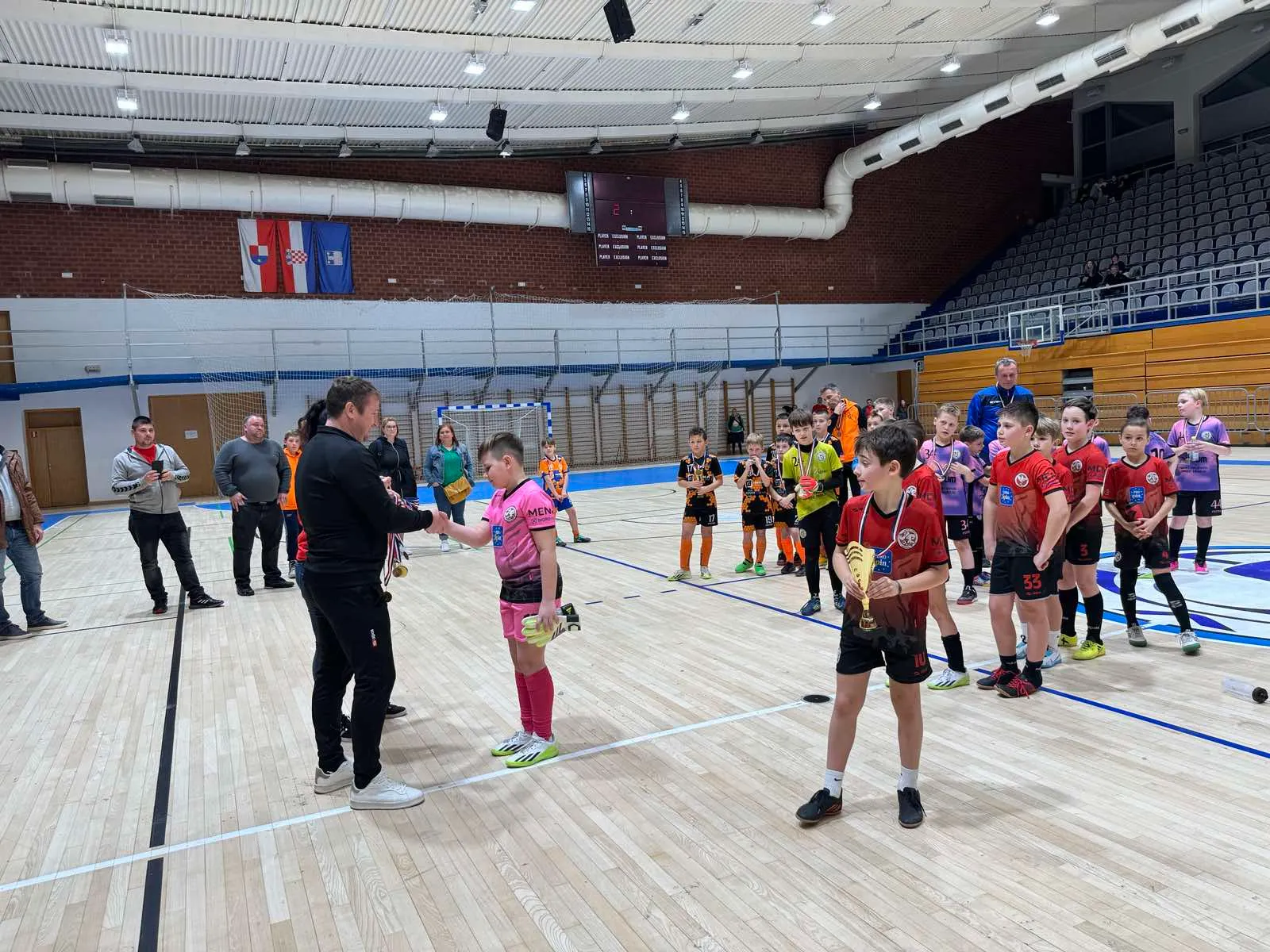 mali nogometaši (92) mali nogometaši (92)