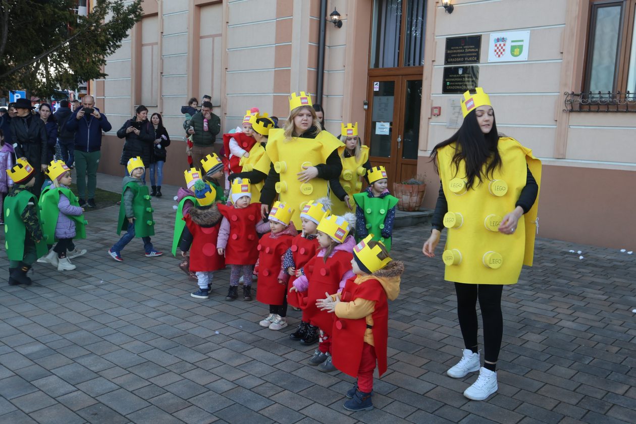 mali serjojnski fašnik (106) mali serjojnski fašnik (106)