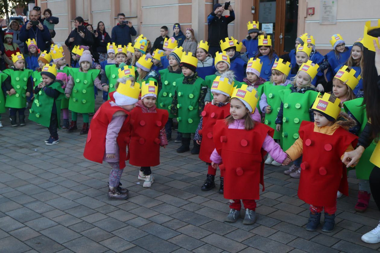 mali serjojnski fašnik (112) mali serjojnski fašnik (112)