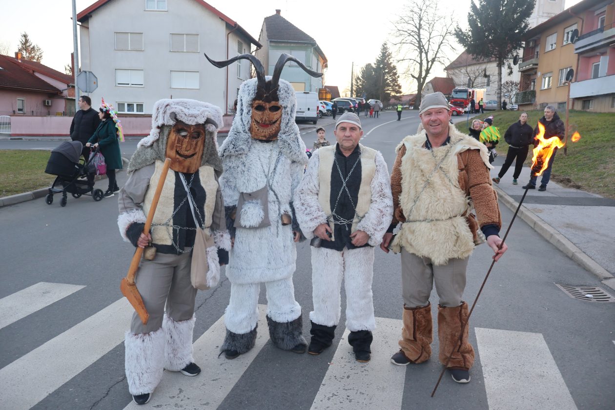 mali serjojnski fašnik (159) mali serjojnski fašnik (159)