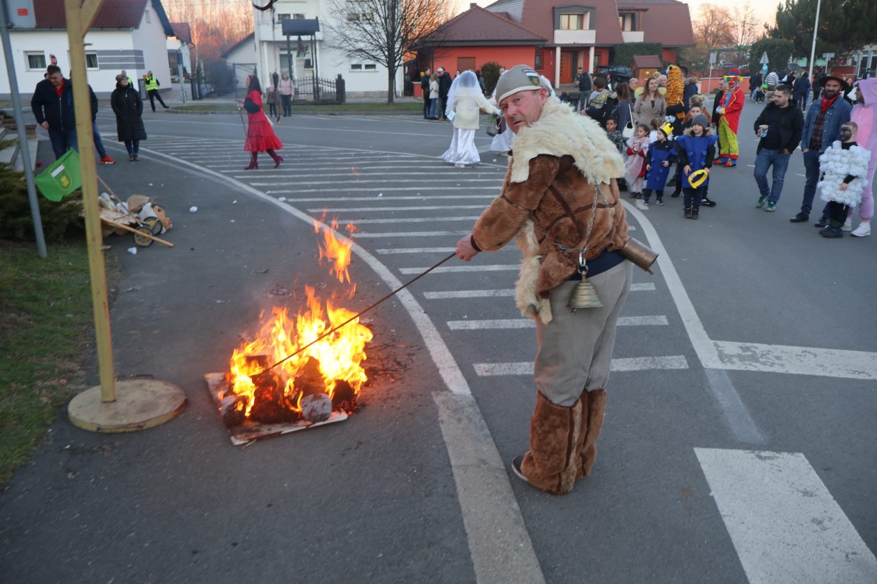 mali serjojnski fašnik (160) mali serjojnski fašnik (160)