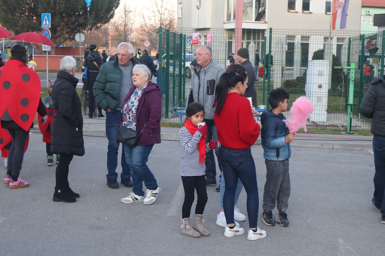 mali serjojnski fašnik (170) mali serjojnski fašnik (170)