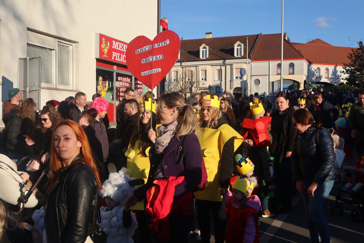 mali serjojnski fašnik (24) mali serjojnski fašnik (24)