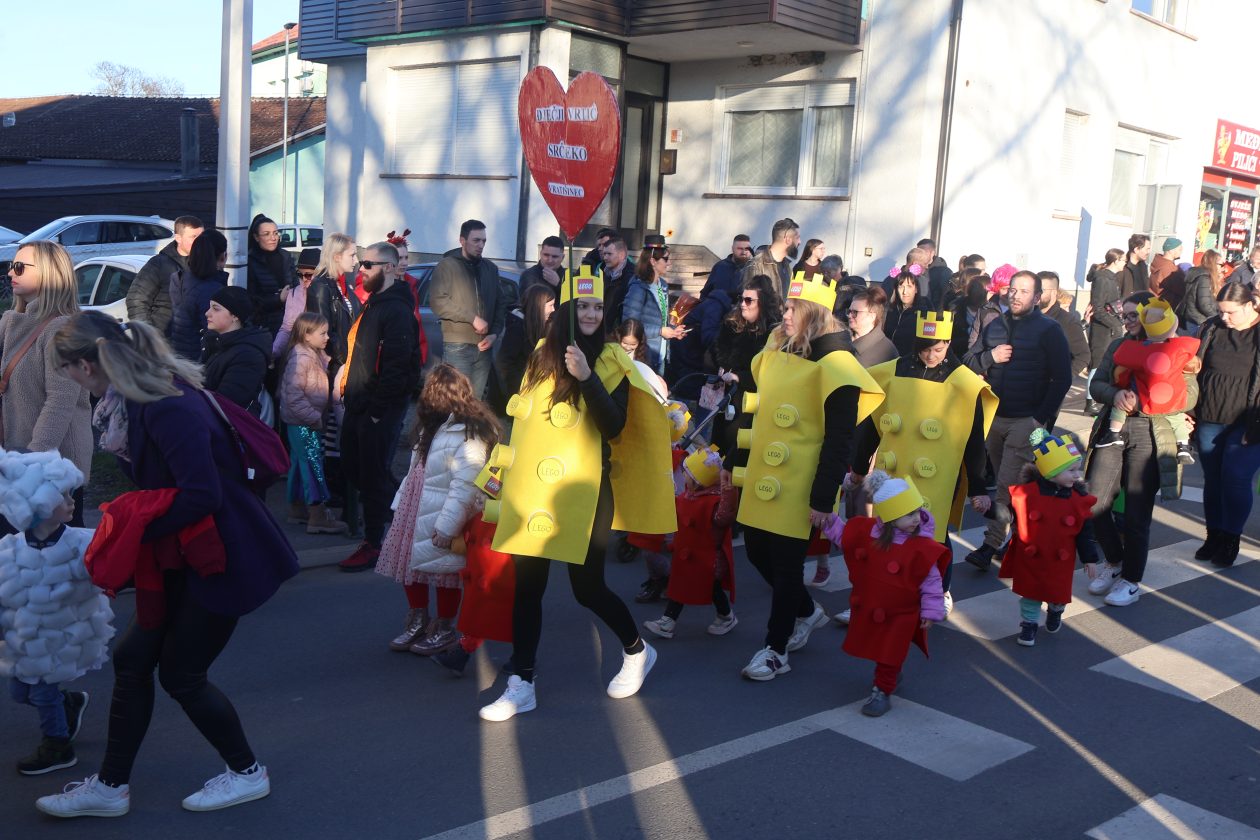 mali serjojnski fašnik (25) mali serjojnski fašnik (25)