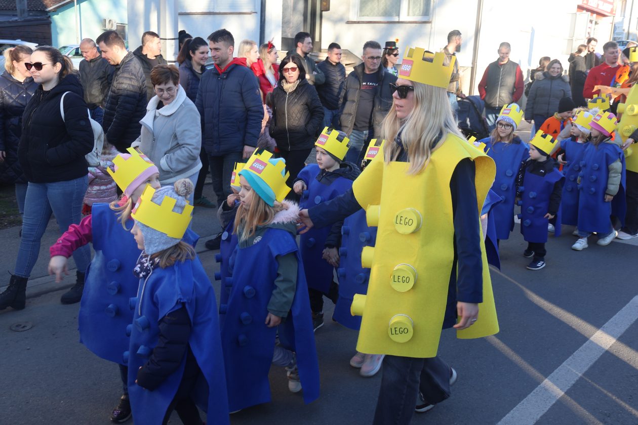 mali serjojnski fašnik (37) mali serjojnski fašnik (37)