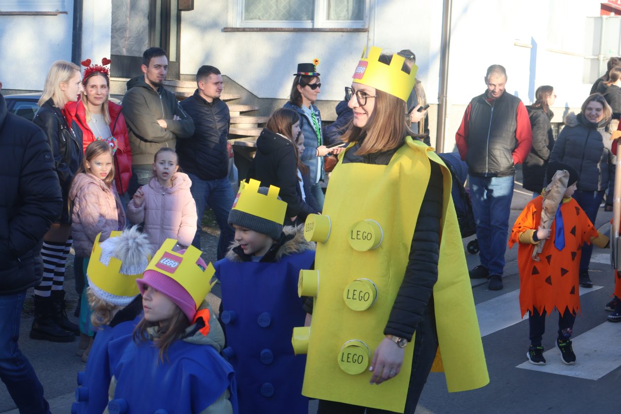 mali serjojnski fašnik (39) mali serjojnski fašnik (39)