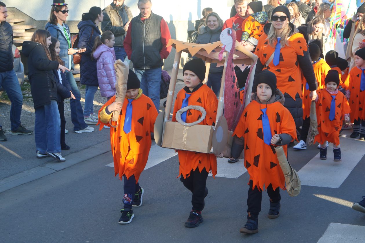 mali serjojnski fašnik (40) mali serjojnski fašnik (40)