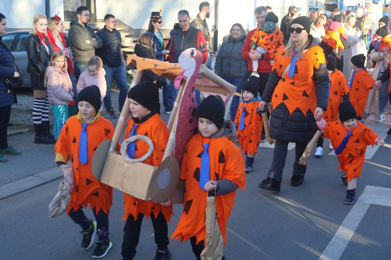 mali serjojnski fašnik (41) mali serjojnski fašnik (41)