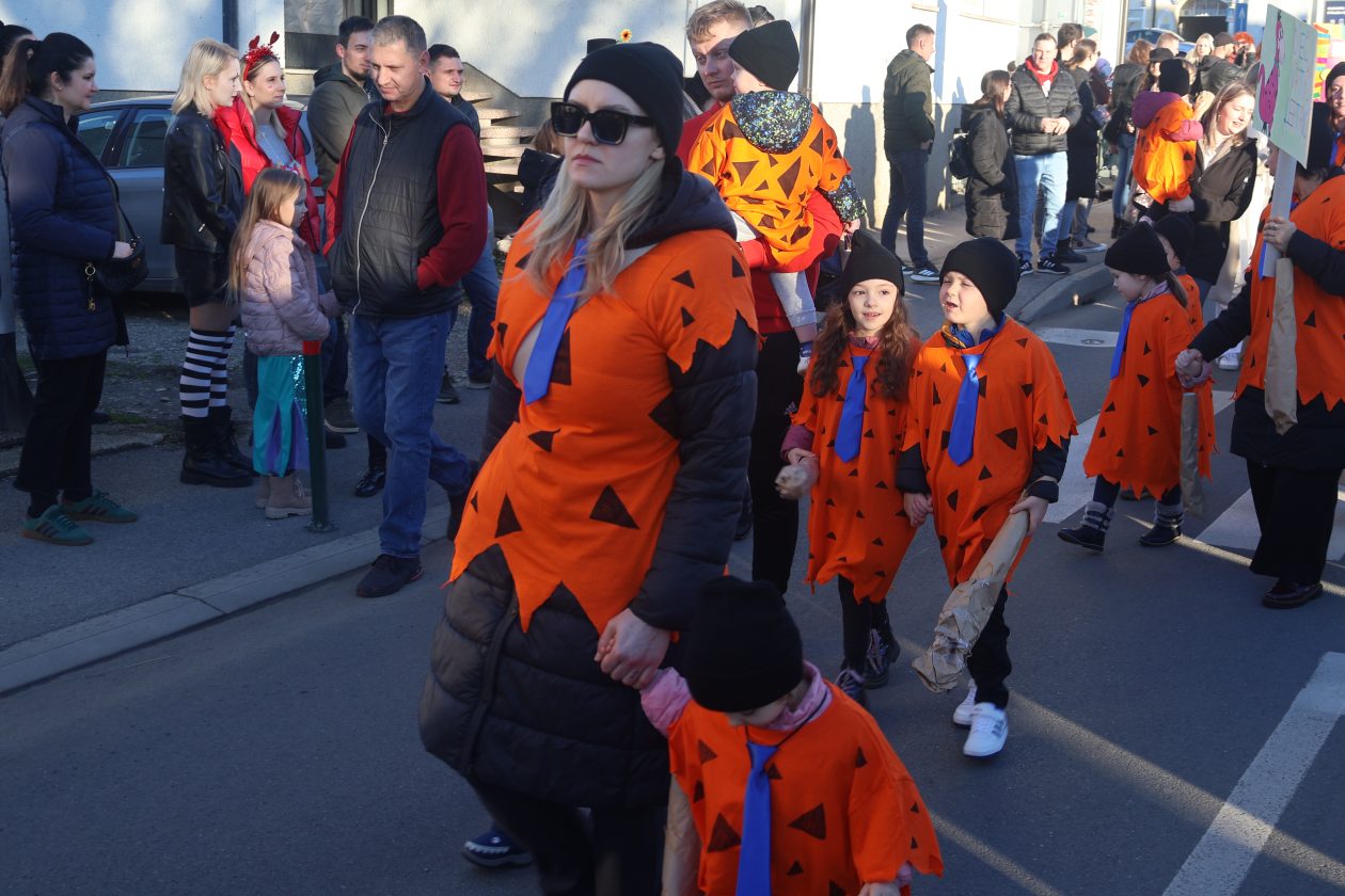 mali serjojnski fašnik (42) mali serjojnski fašnik (42)