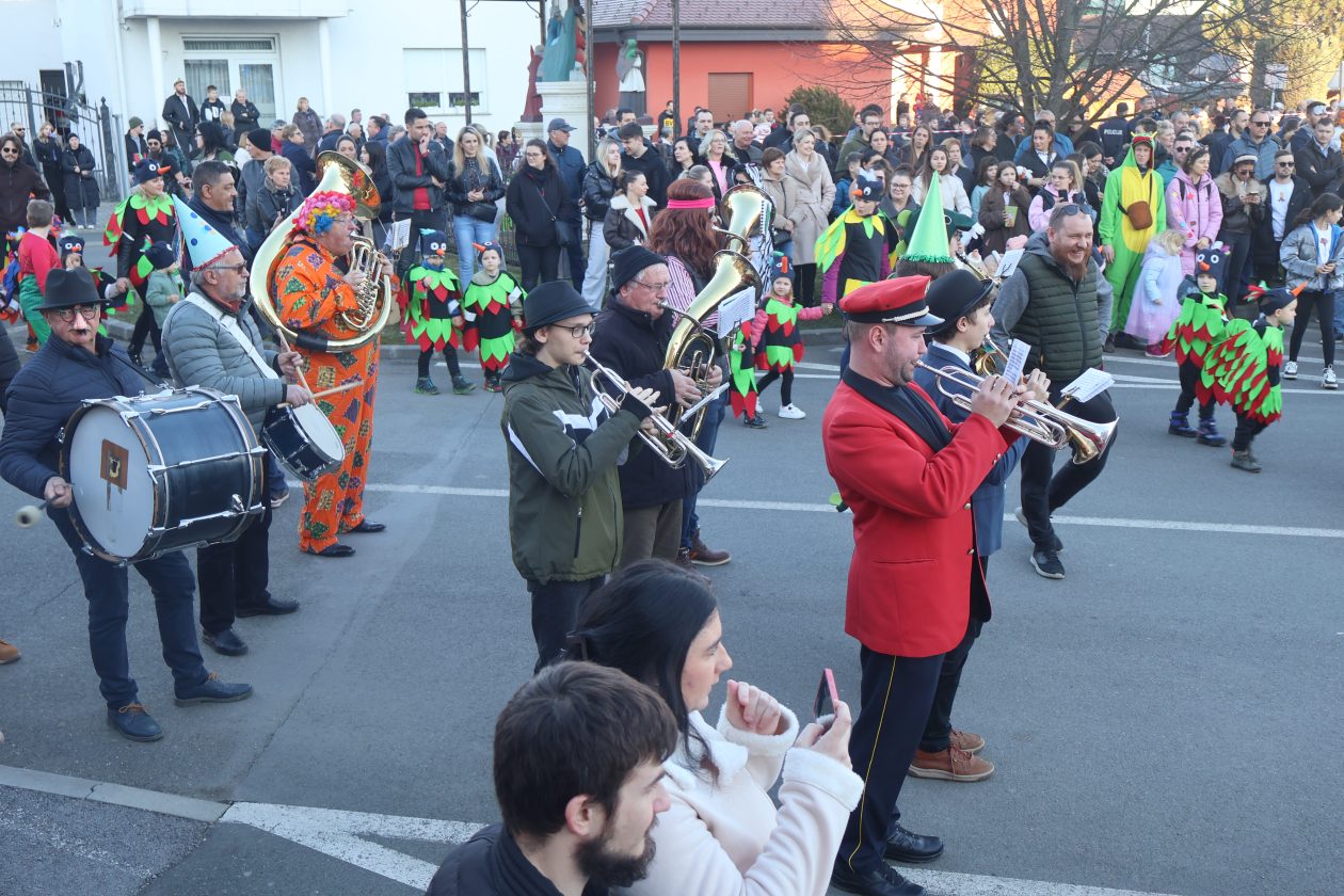 mali serjojnski fašnik (73) mali serjojnski fašnik (73)