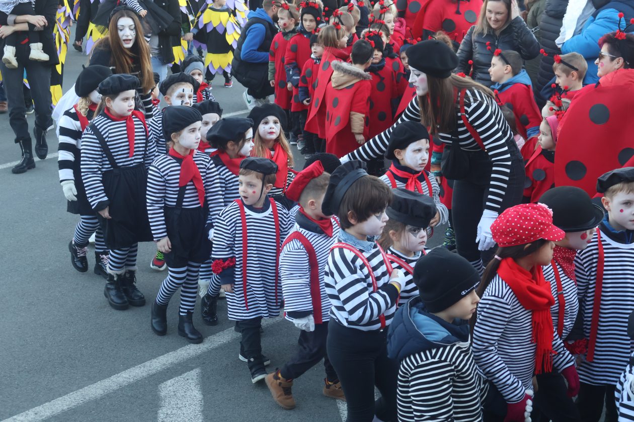 mali serjojnski fašnik (76) mali serjojnski fašnik (76)