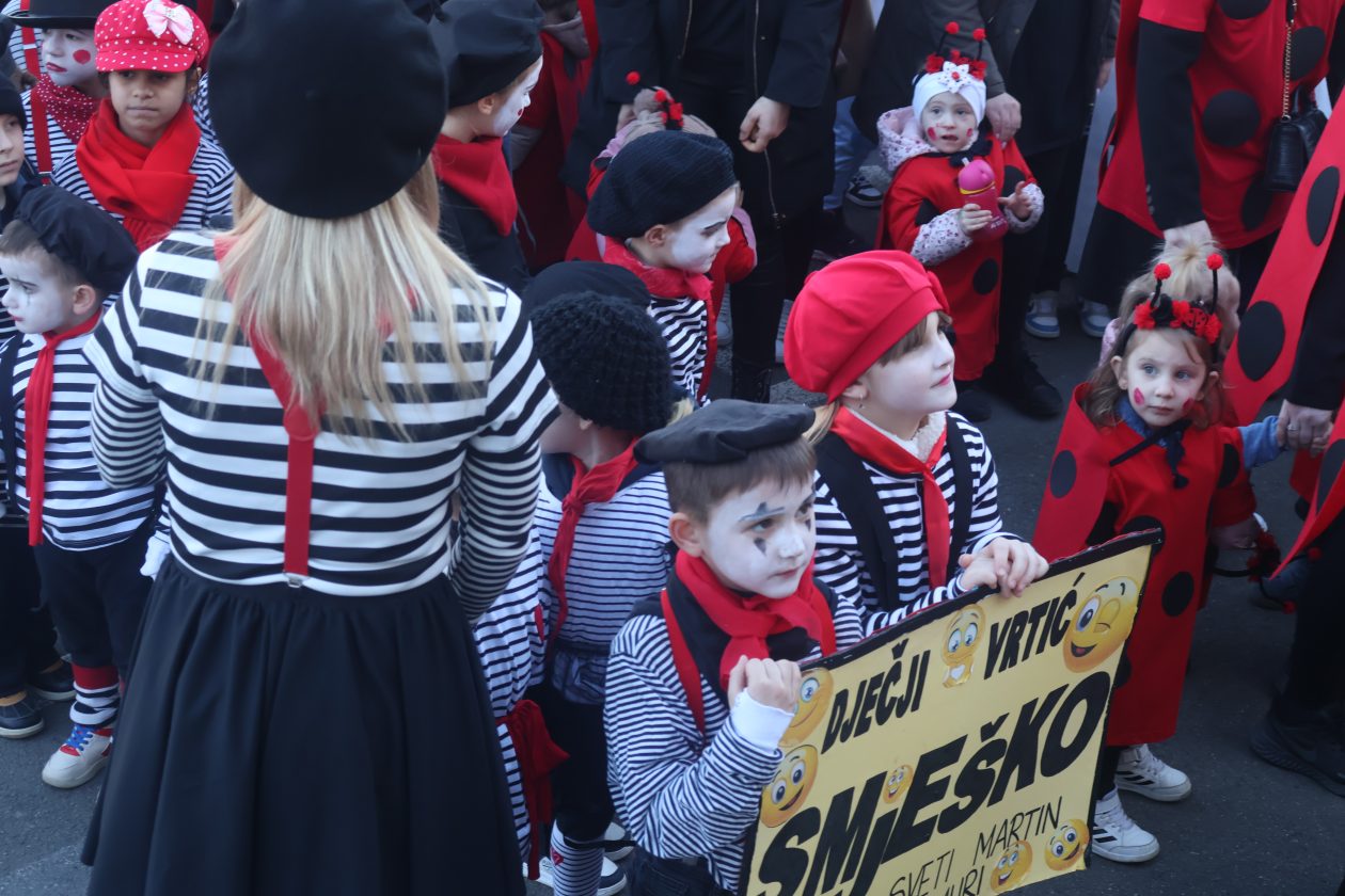 mali serjojnski fašnik (77) mali serjojnski fašnik (77)