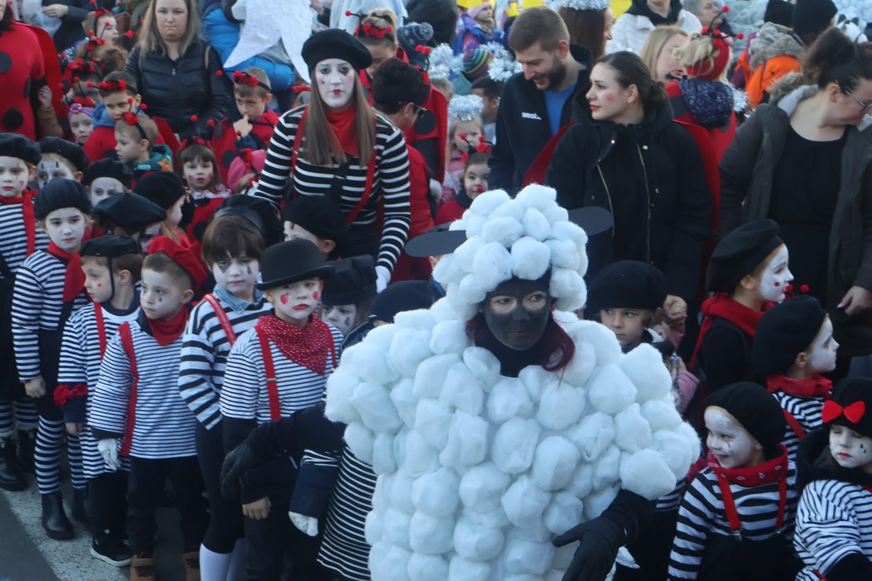 mali serjojnski fašnik (82) mali serjojnski fašnik (82)