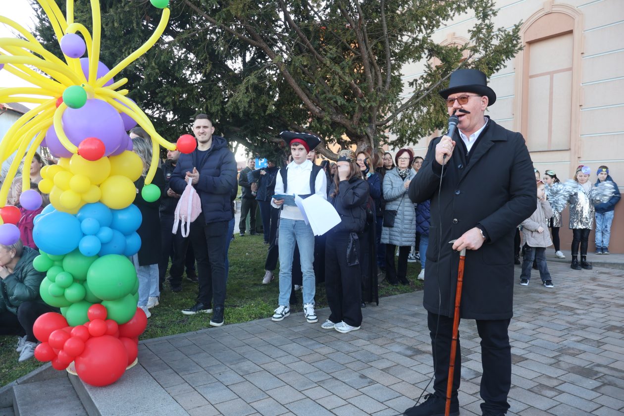 mali serjojnski fašnik (84) mali serjojnski fašnik (84)