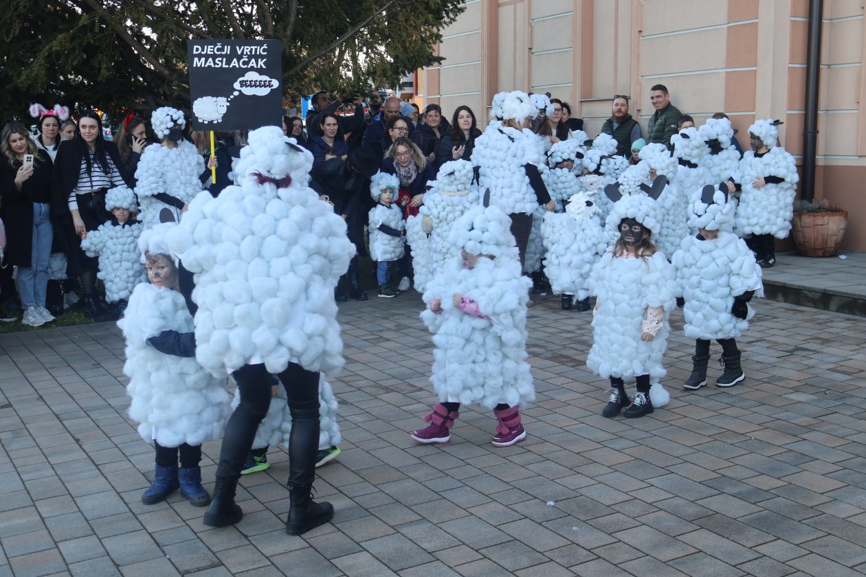 mali serjojnski fašnik (97) mali serjojnski fašnik (97)