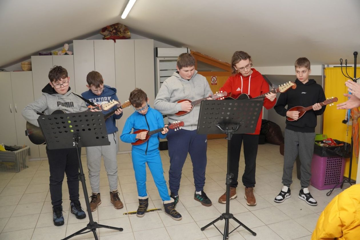 mali tamburaši KUU Zasadbreg (16)