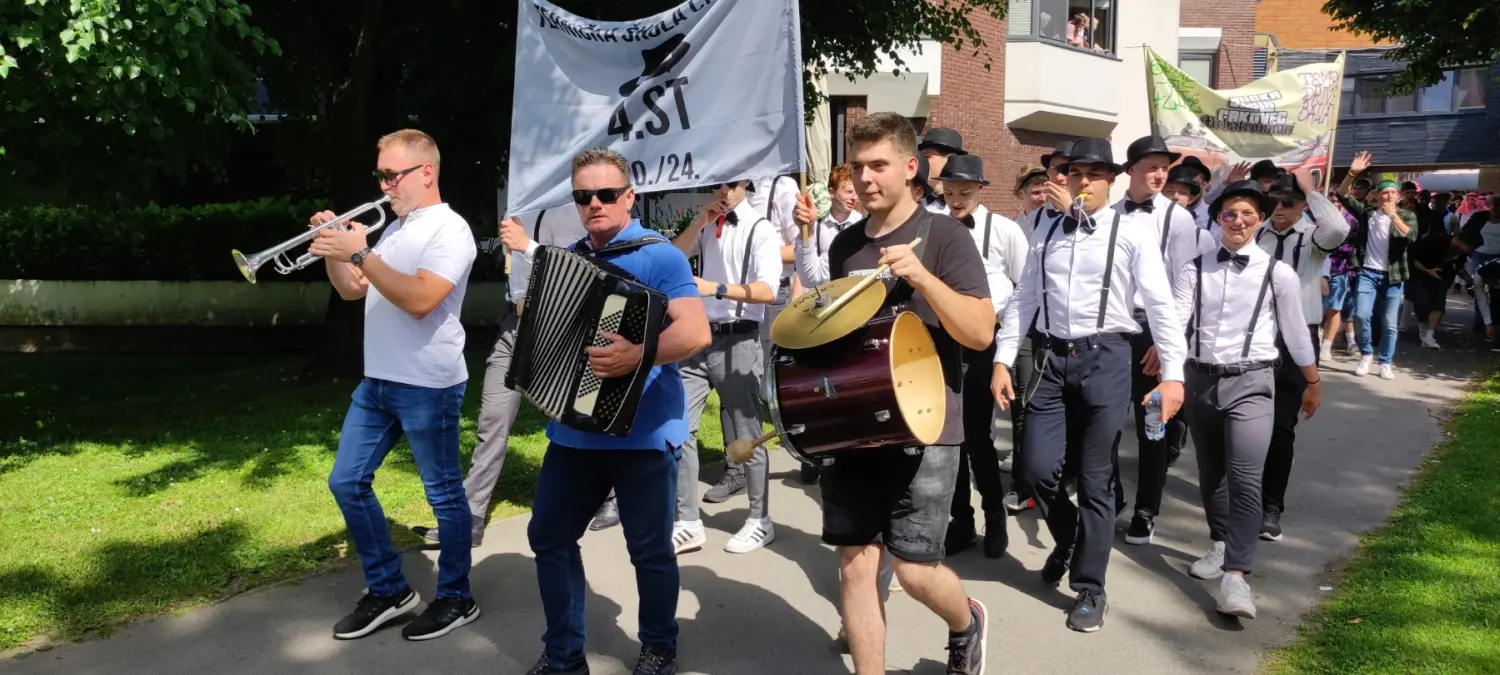 maturanti 2024 maturanti povorka, 2024 (23) maturanti 2024 maturanti povorka, 2024 (23)