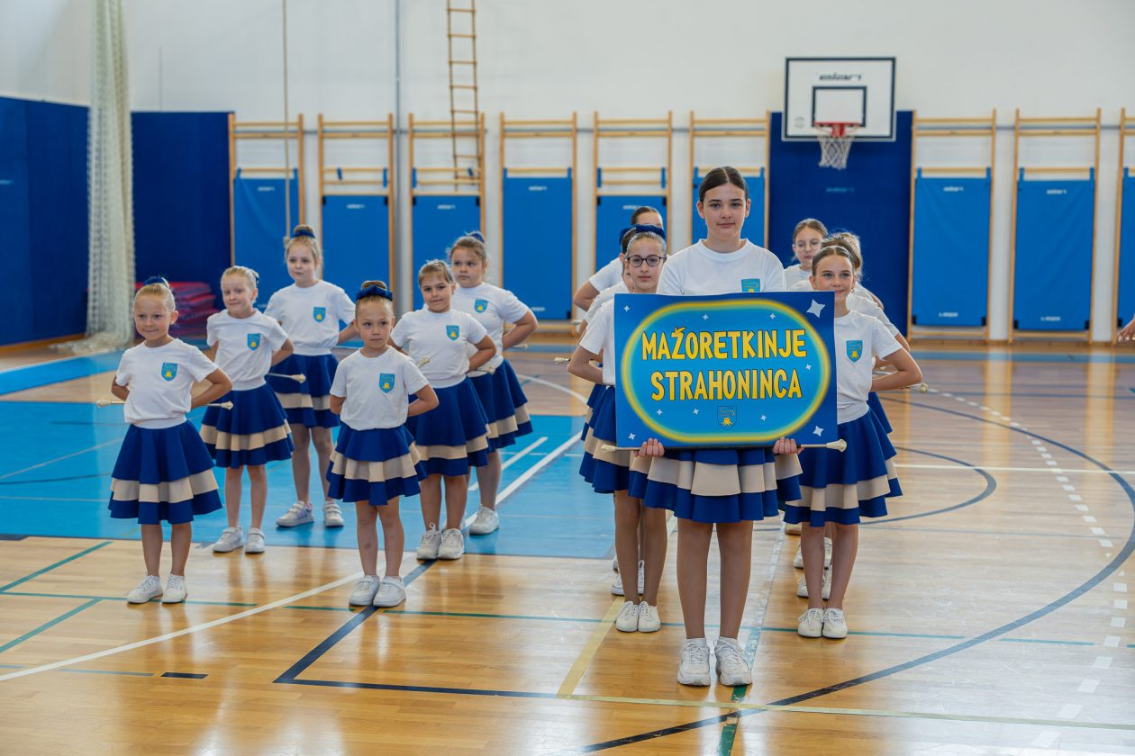 mažoretkinje Strahoninec natjecanje (4)