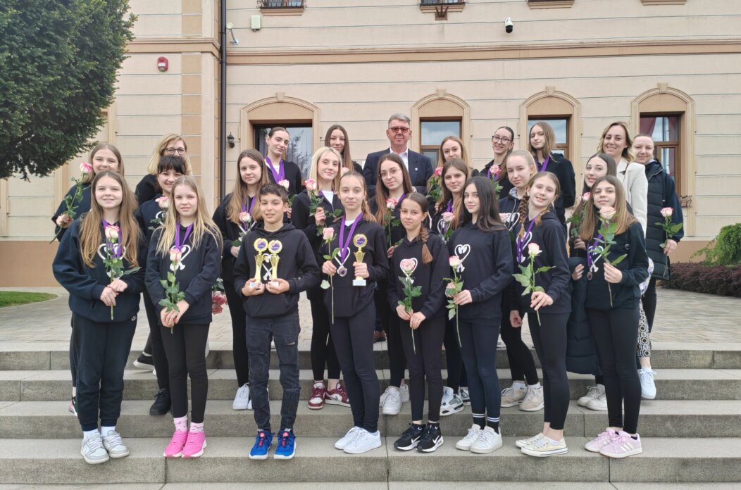 mažoretkinje murskog središća (3) mažoretkinje murskog središća (3)