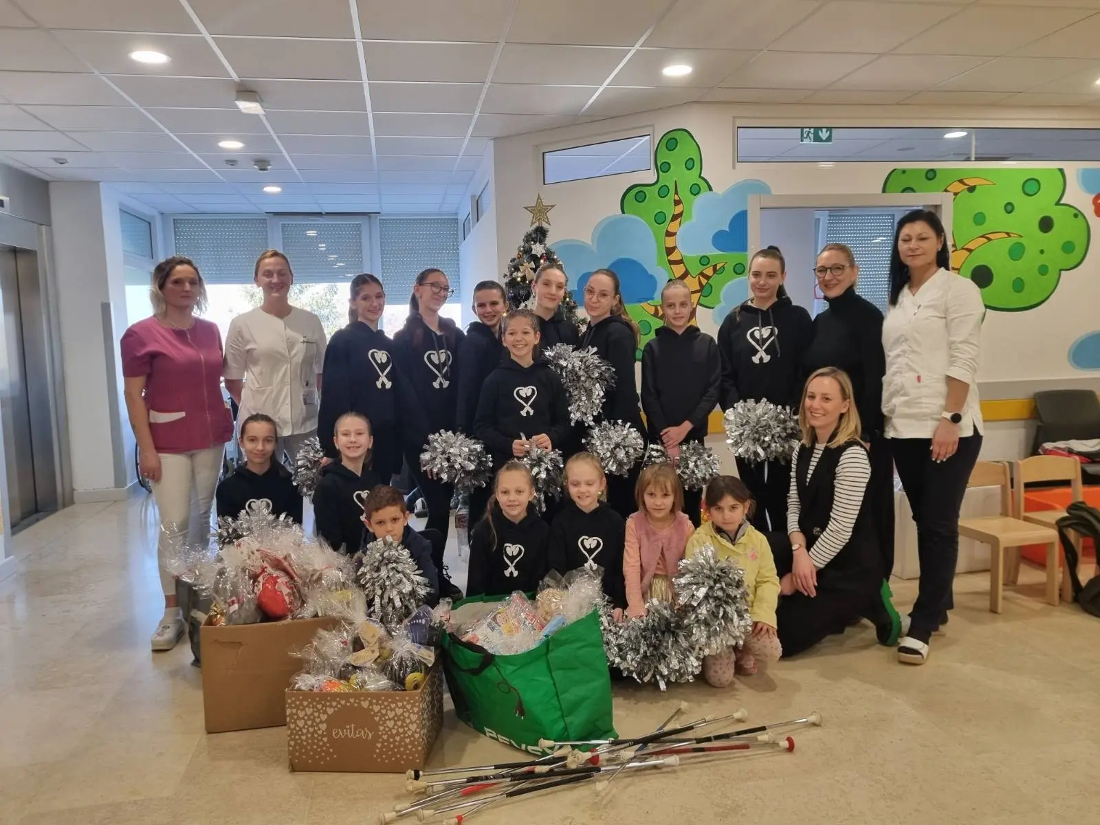 mažoretkinje murskog središća u bolnici (1)