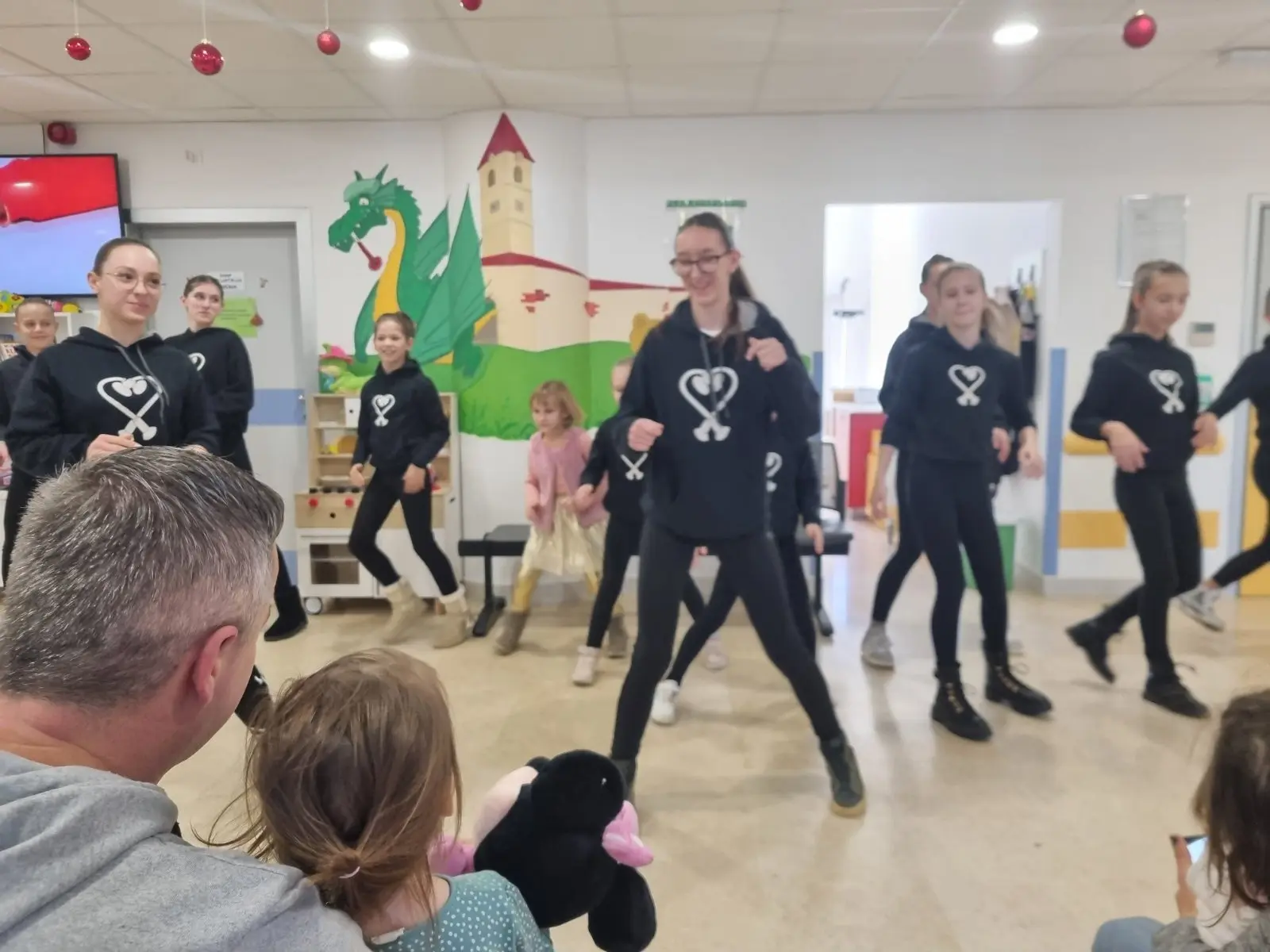 mažoretkinje murskog središća u bolnici (3)