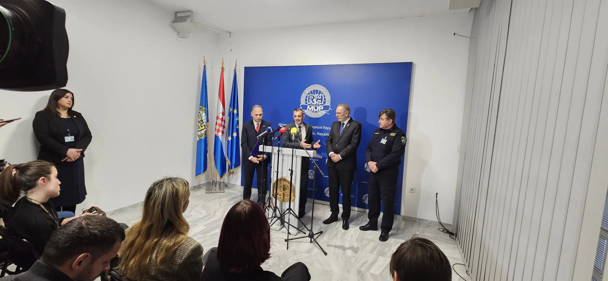 međimurska županija romi sitnice Božinović (11) međimurska županija romi sitnice Božinović (11)