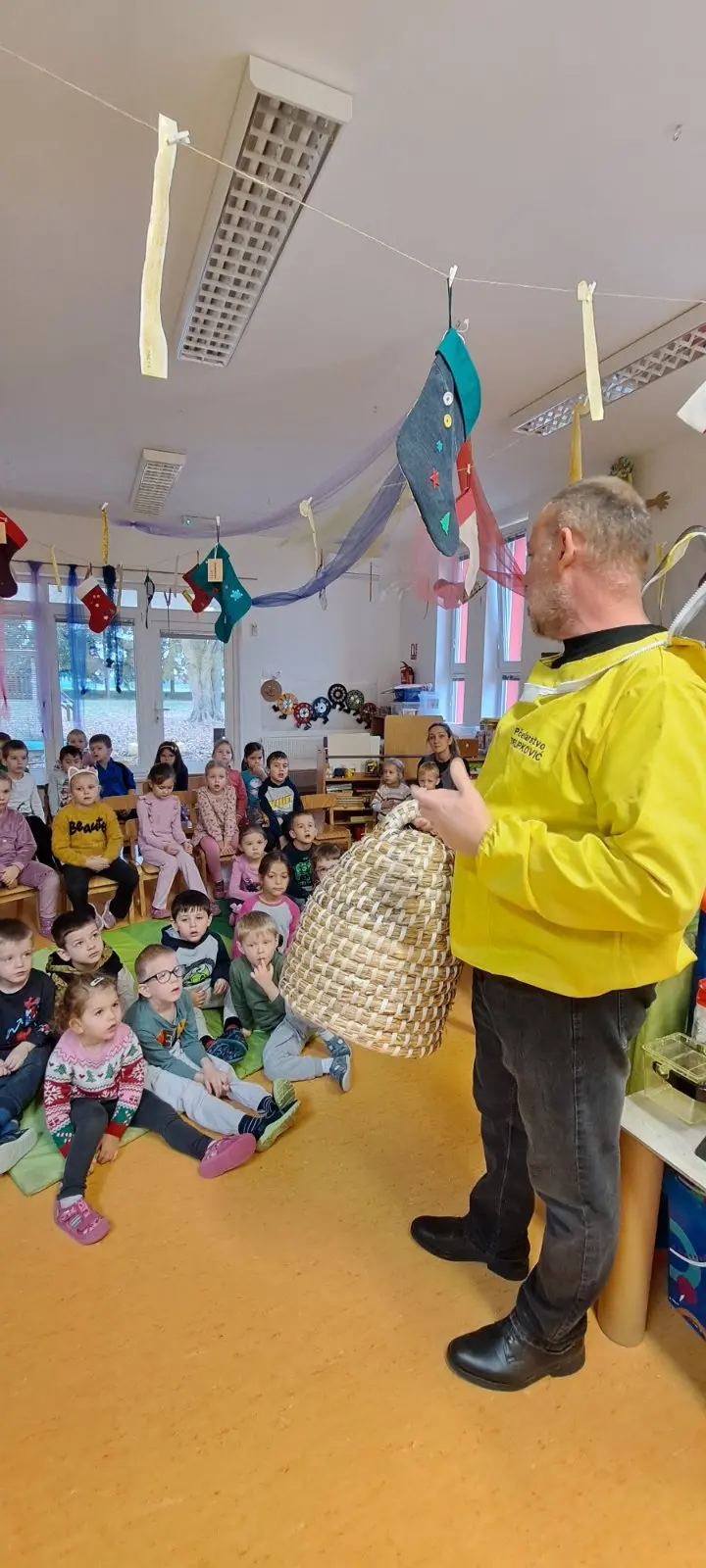 medni dan vrtić stonoga (10) medni dan vrtić stonoga (10)