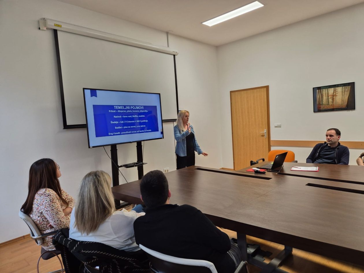 mladi u Čakovcu predavačica Sanela Dropulić mladi u Čakovcu predavačica Sanela Dropulić