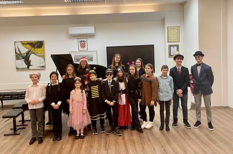 naslovna fačnik u Umjetničkoj