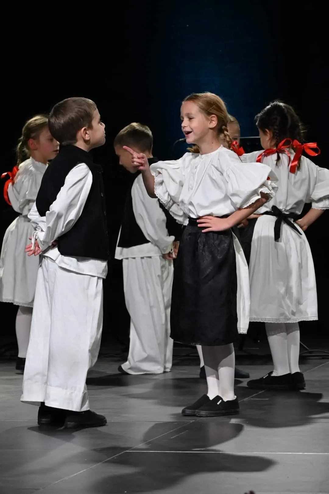 nastup ‘Vrapčića’ na 22. Smotri dječjeg folklornog stvaralaštva (2) nastup ‘Vrapčića’ na 22. Smotri dječjeg folklornog stvaralaštva (2)