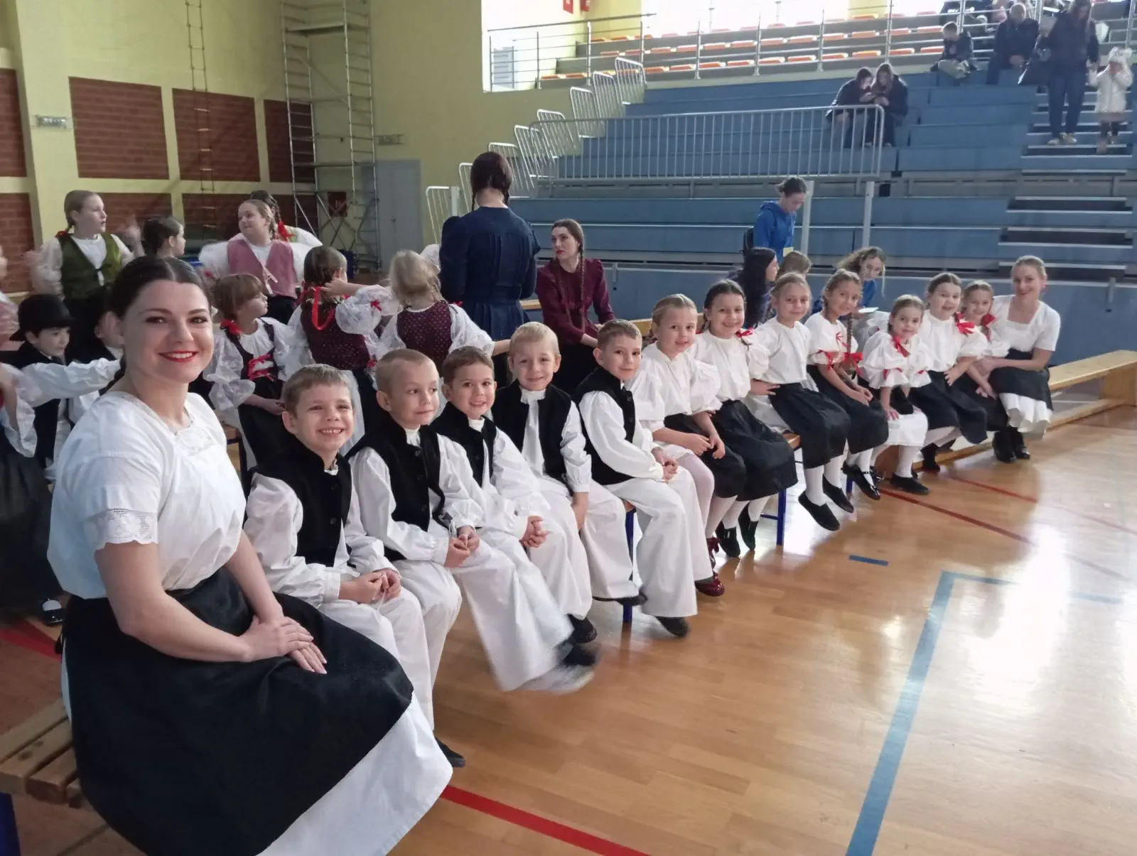 nastup ‘Vrapčića’ na 22. Smotri dječjeg folklornog stvaralaštva (3) nastup ‘Vrapčića’ na 22. Smotri dječjeg folklornog stvaralaštva (3)