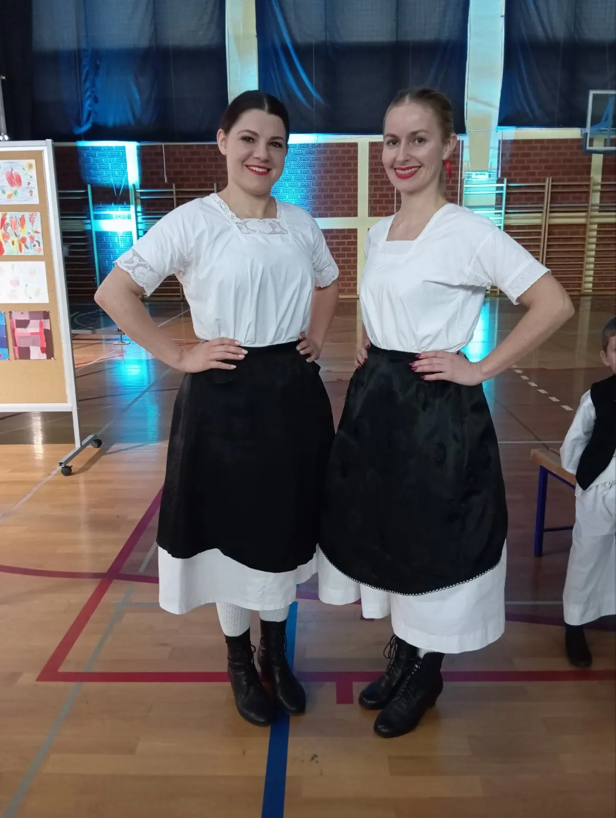 nastup ‘Vrapčića’ na 22. Smotri dječjeg folklornog stvaralaštva (4) nastup ‘Vrapčića’ na 22. Smotri dječjeg folklornog stvaralaštva (4)