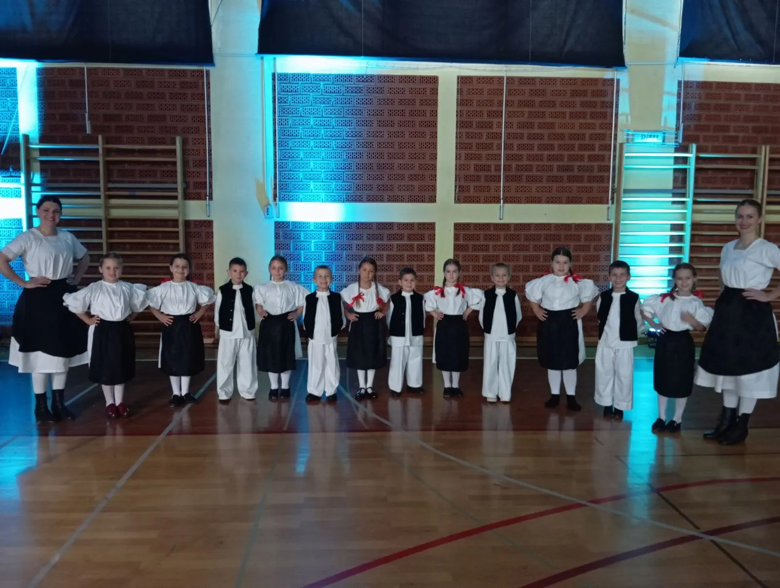 nastup ‘Vrapčića’ na 22. Smotri dječjeg folklornog stvaralaštva (6) nastup ‘Vrapčića’ na 22. Smotri dječjeg folklornog stvaralaštva (6)