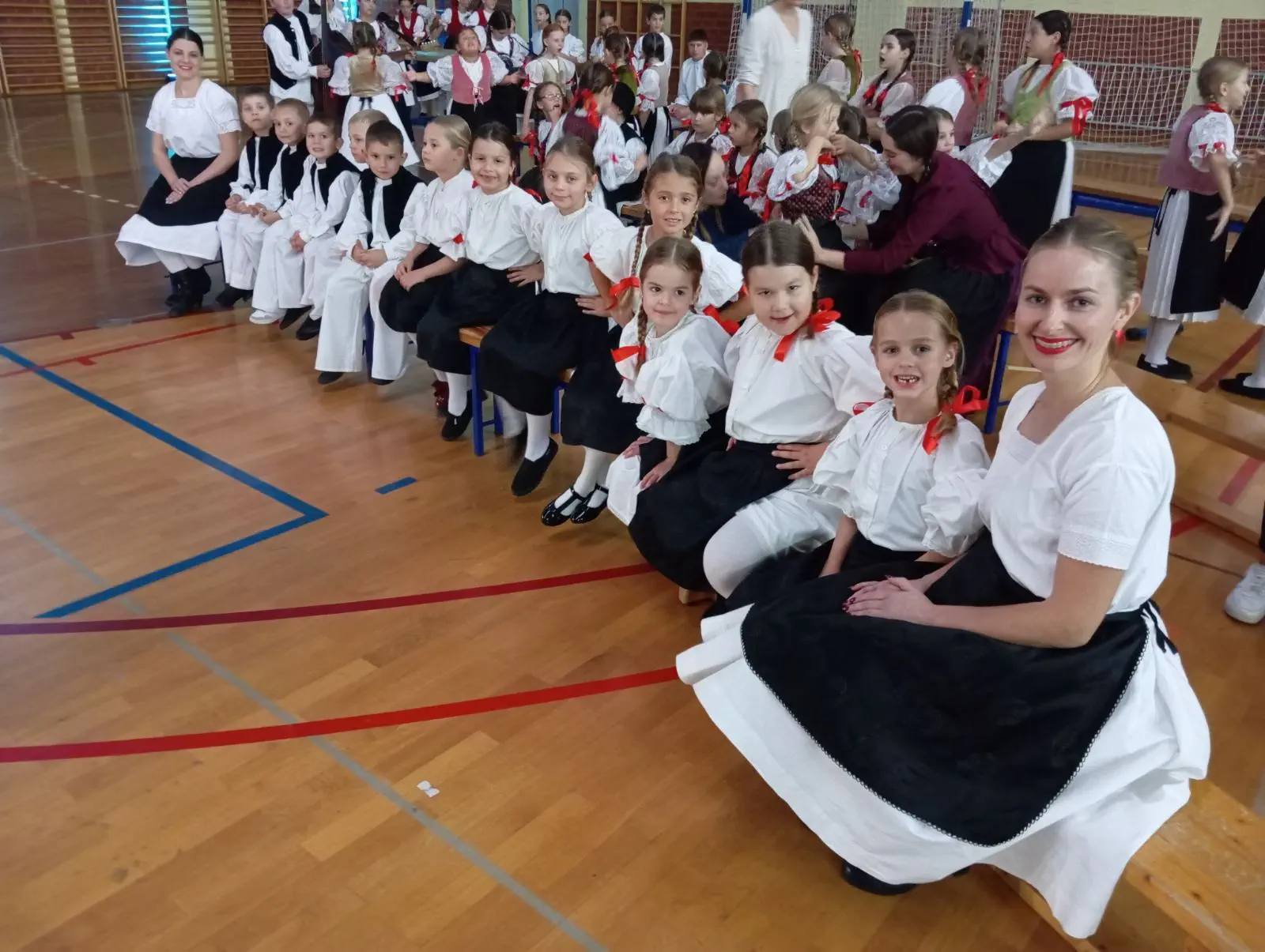 nastup ‘Vrapčića’ na 22. Smotri dječjeg folklornog stvaralaštva (8) nastup ‘Vrapčića’ na 22. Smotri dječjeg folklornog stvaralaštva (8)