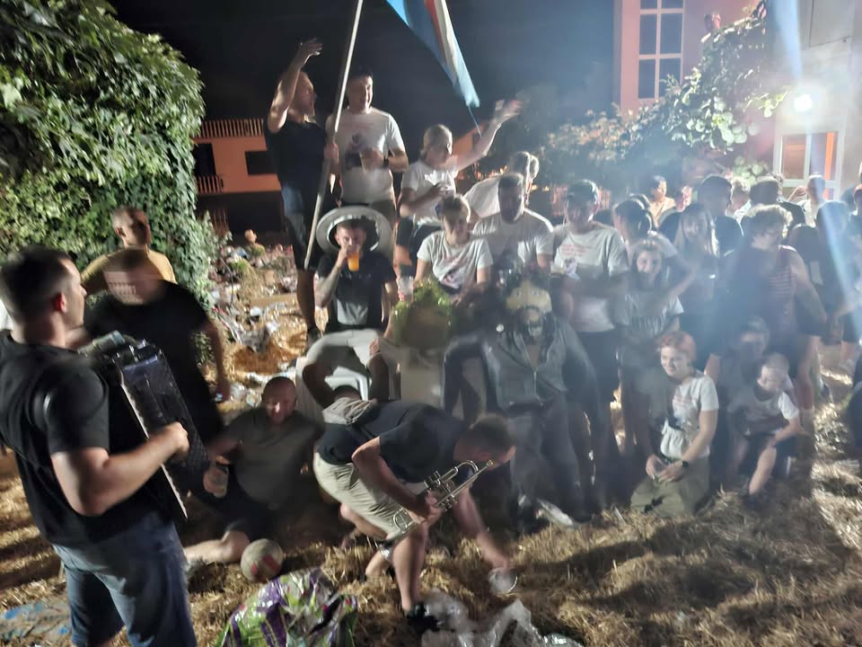 natepanje dora i luka (7) natepanje dora i luka (7)