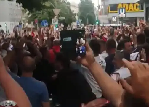 navijači (4) navijači (4)