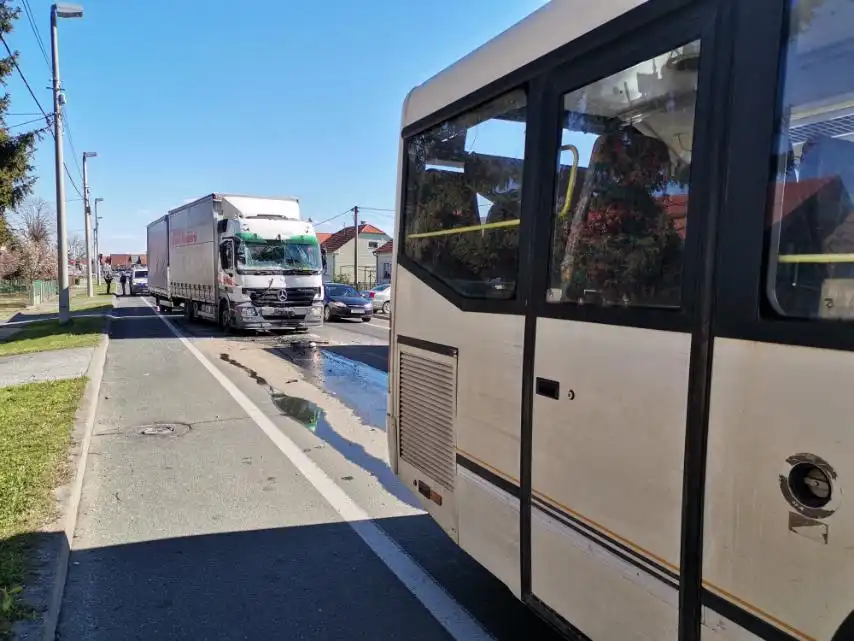 nesreća Nedelišće,kamion, autobus (5)