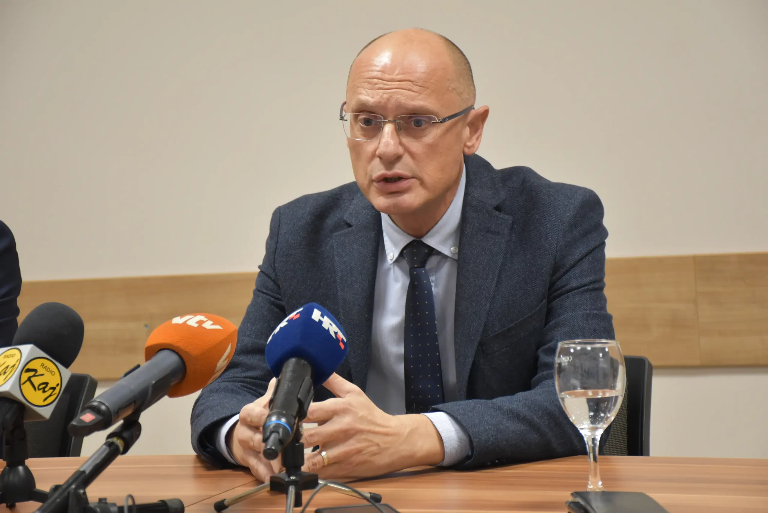 nikola hren (3) nikola hren (3)