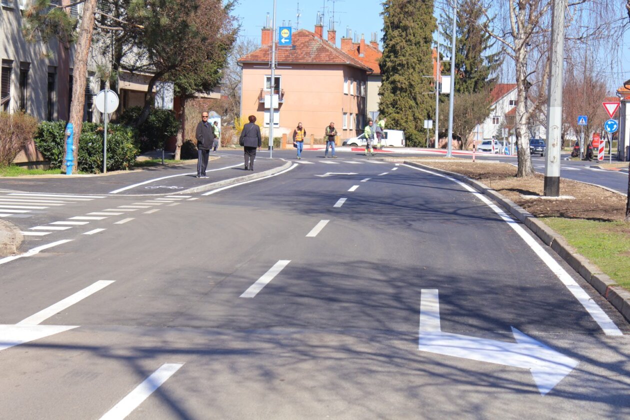 novo kružno raskrižje na križanju Ulice Tome Masaryka i Ivama Mažuranića u Čakovcu (11) novo kružno raskrižje na križanju Ulice Tome Masaryka i Ivama Mažuranića u Čakovcu (11)